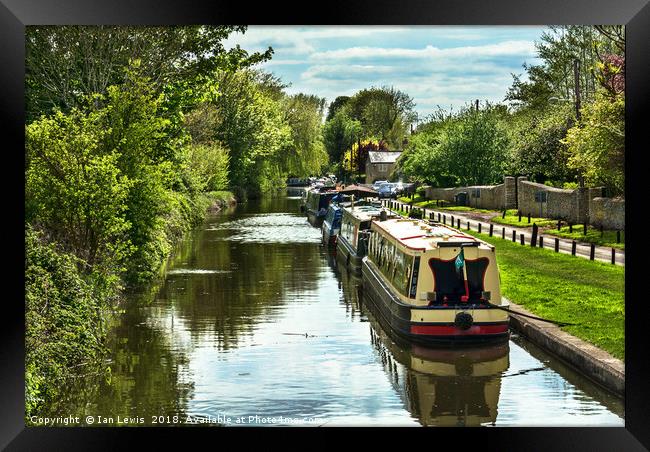 The Oxford Canal At Thrupp Framed Print by Ian Lewis