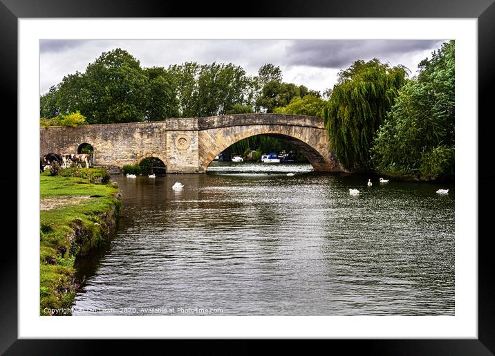 Halfpenny Bridge Lechlade Framed Mounted Print by Ian Lewis