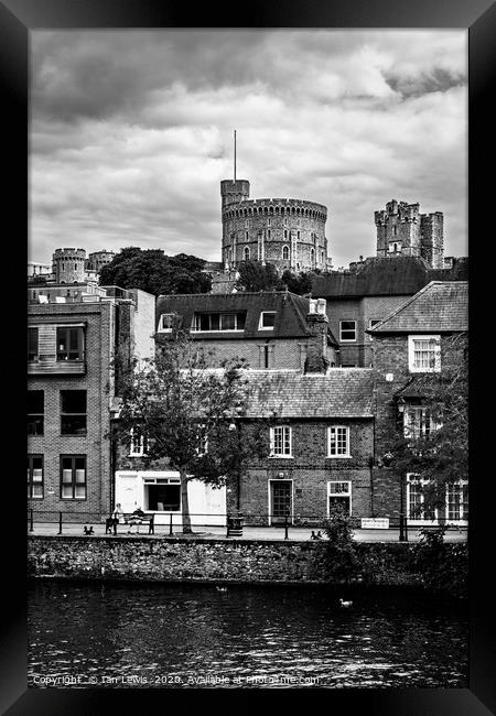 The Round Tower Above Windsor Framed Print by Ian Lewis