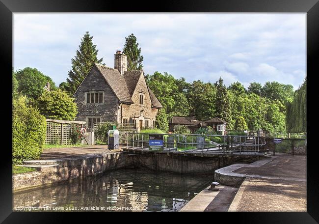 Iffley Lock Near Oxford Framed Print by Ian Lewis