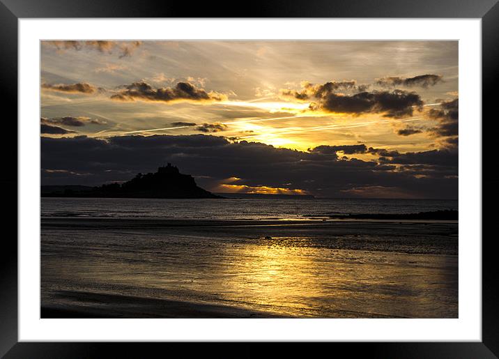 st michaels mount Framed Mounted Print by keith sutton