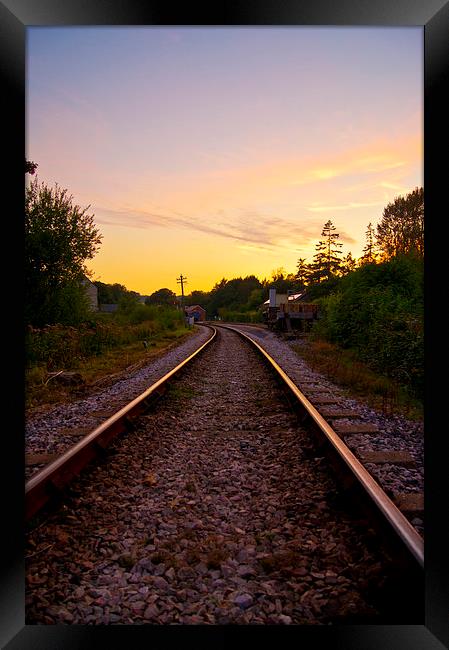 rail sunset Framed Print by keith sutton
