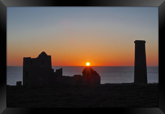 Sunset over ruins with sea at Wheal Coates, Cornwall Framed Print by mark humpage