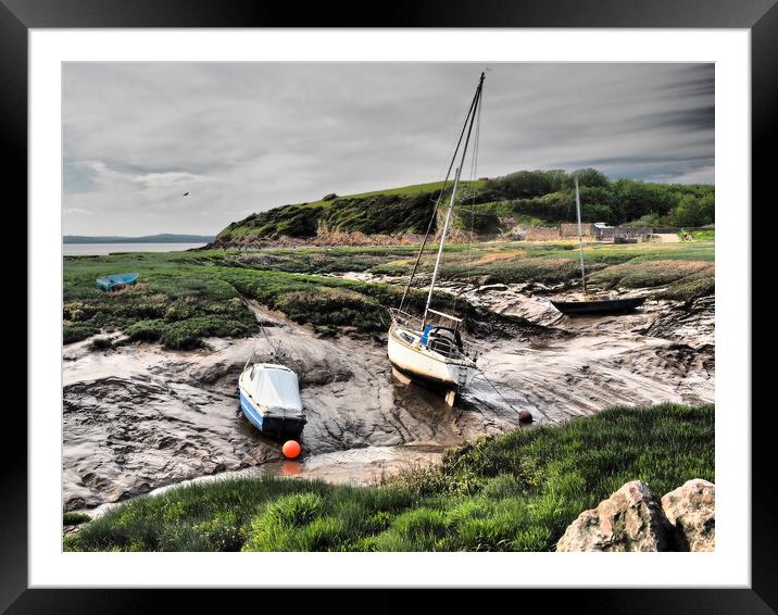 Boats sitting in Clevedon harbour mud at low tide Framed Mounted Print by mark humpage