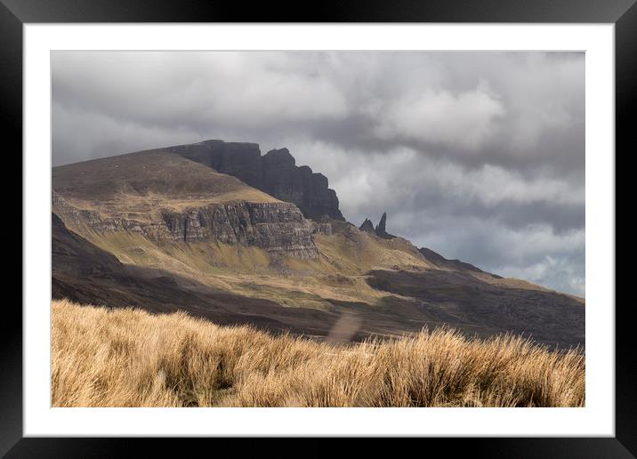 The Old man of Storr, Skye Framed Mounted Print by Rob Lester
