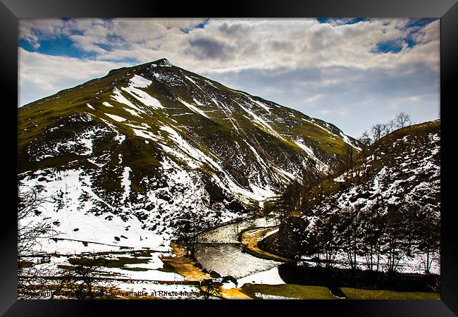Dovedale in winter Framed Print by Ian Purdy