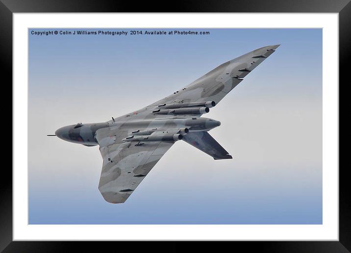  Vulcan - Valedation Display - Farnborough 2014 Framed Mounted Print by Colin Williams Photography