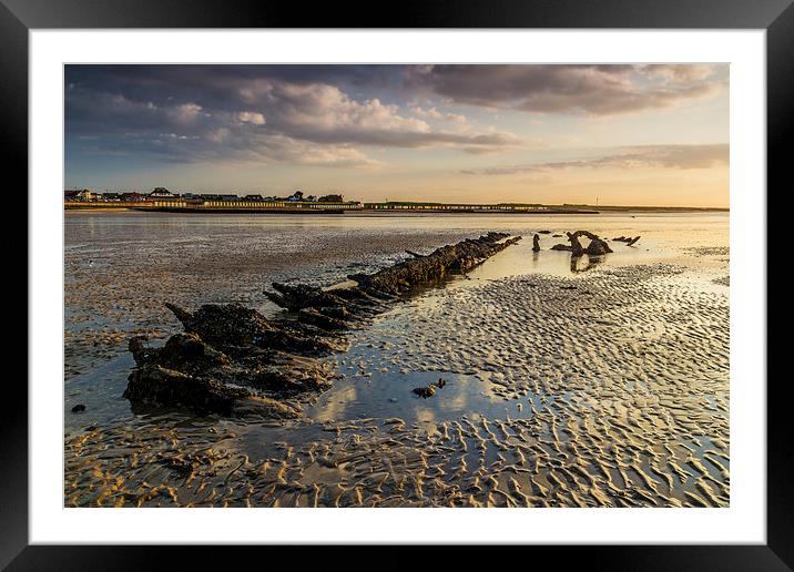 Minnis bay - wreck of "The Hero" Framed Mounted Print by Ian Hufton