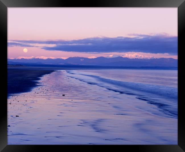 Tahunanui Sunrise, Nelson, New Zealand. Framed Print by Maggie McCall