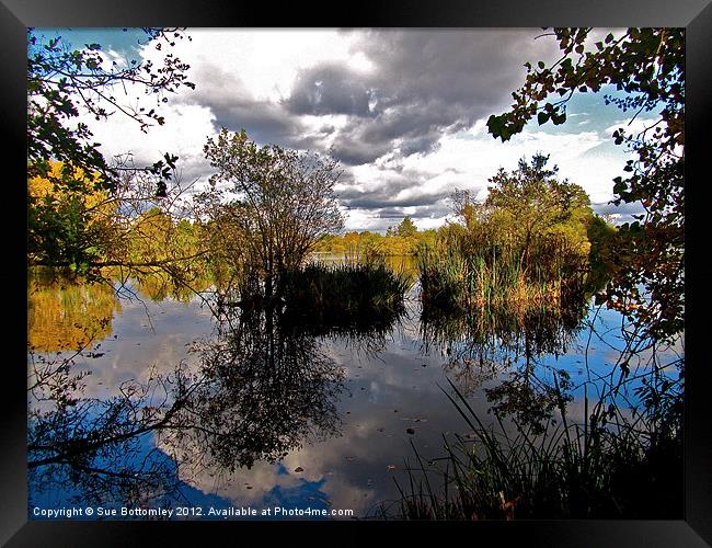 Stockers Lake in reflection Framed Print by Sue Bottomley