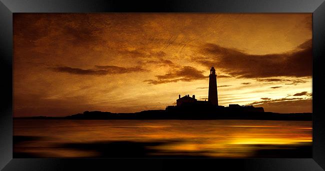 St Mary's Lighthouse sunrise Framed Print by David Smith