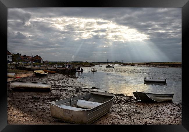 Rowing under the God rays Framed Print by Gary Pearson