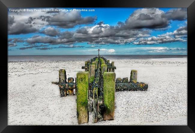 West Runton beach Framed Print by Gary Pearson