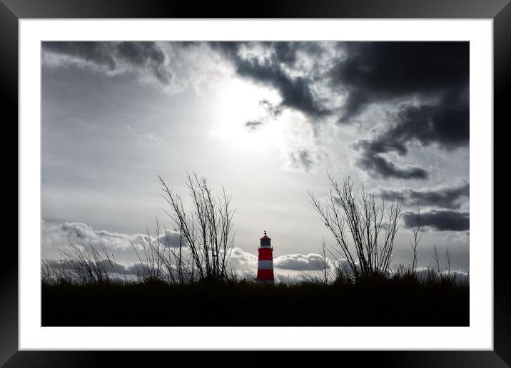 Happisburgh lighthouse  Framed Mounted Print by Gary Pearson