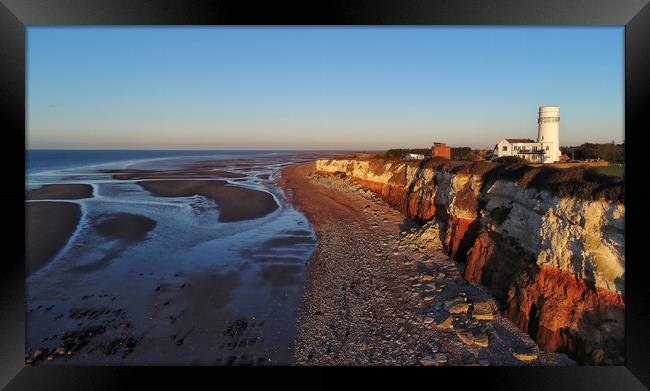 Hunstanton cliffs and lighthouse Framed Print by Gary Pearson