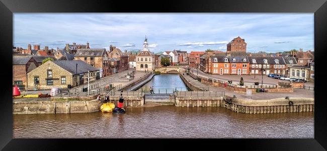 Purfleet Quay and the old customs house Framed Print by Gary Pearson