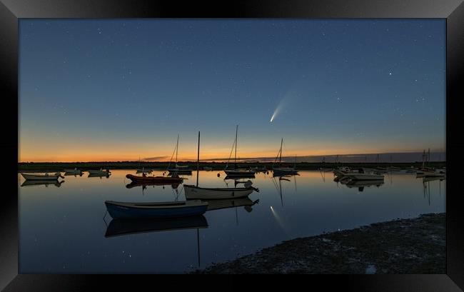 Comet Neowise over Brancaster Staithe harbour  Framed Print by Gary Pearson