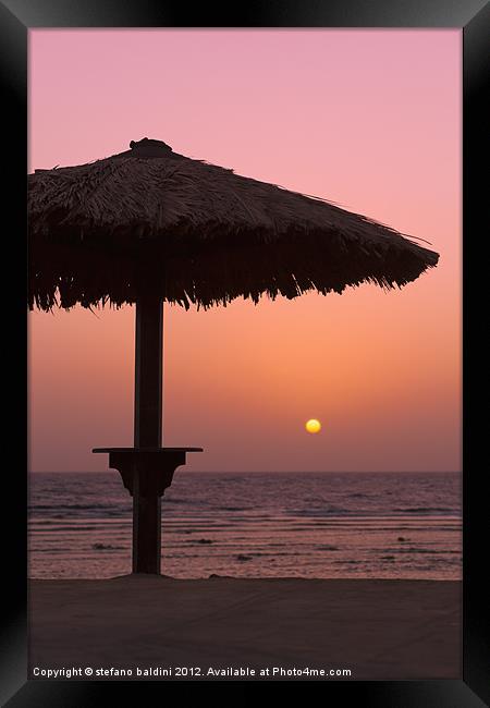 Sunrise with beach parasol, Dahab, Egypt Framed Print by stefano baldini
