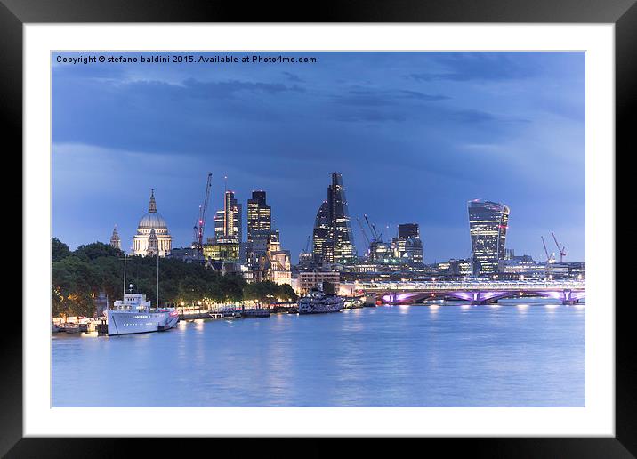London skyline and river Thames at dusk, London, E Framed Mounted Print by stefano baldini