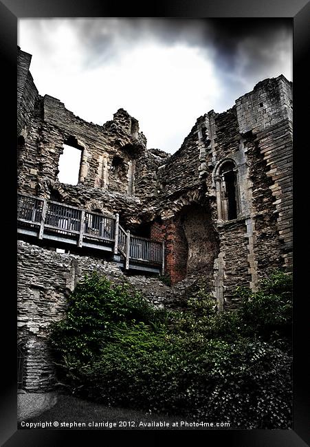 Newark castle ruins Framed Print by stephen clarridge