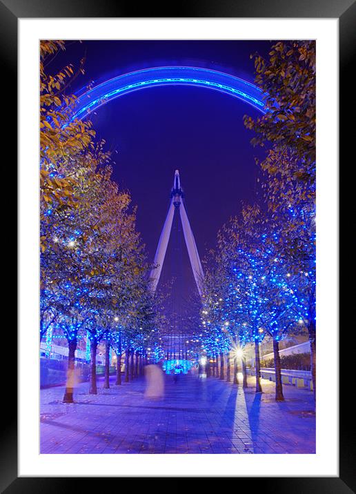 London wheel at night Framed Mounted Print by Garry Spight