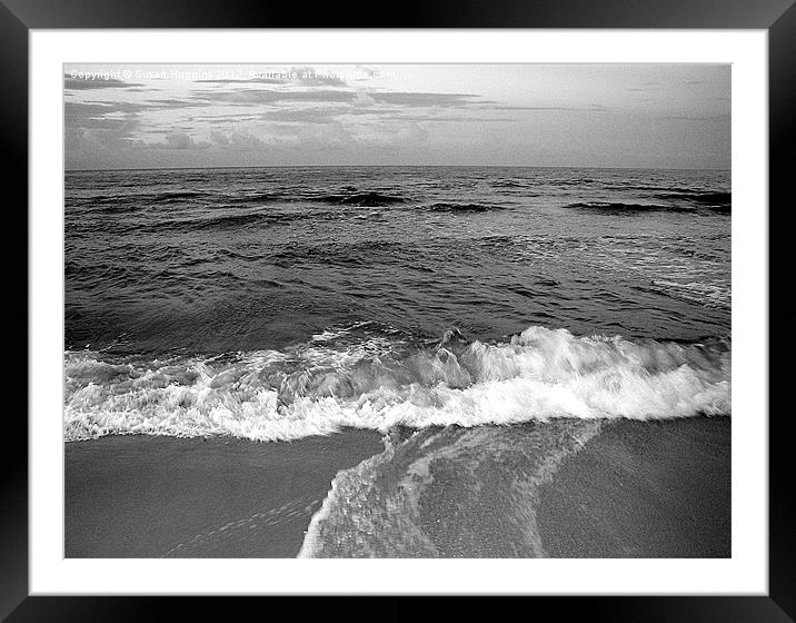 Inclining Sea Framed Mounted Print by Susan Medeiros