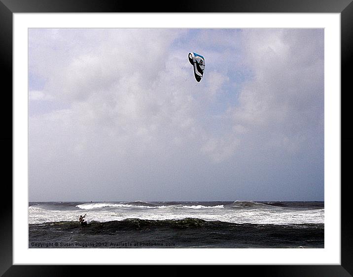 Kite Boarding across the Gulf Framed Mounted Print by Susan Medeiros