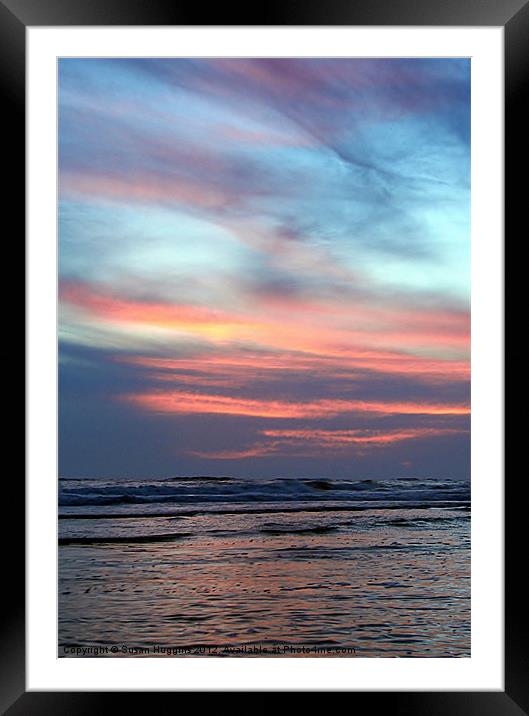 Splendido Sunset Framed Mounted Print by Susan Medeiros