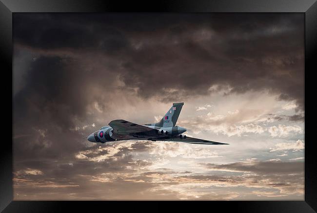  Vulcan XH558 Last Flight Framed Print by paul lewis