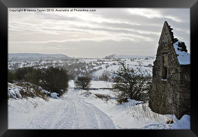 Snow Tracks Derbyshire Framed Print by Vanna Taylor