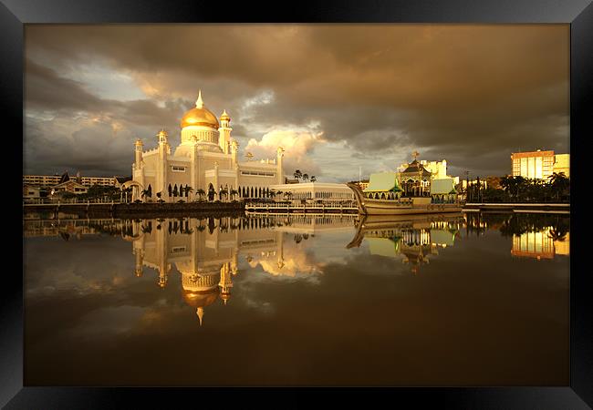 Royal Mosque in Brunei Framed Print by peter schickert