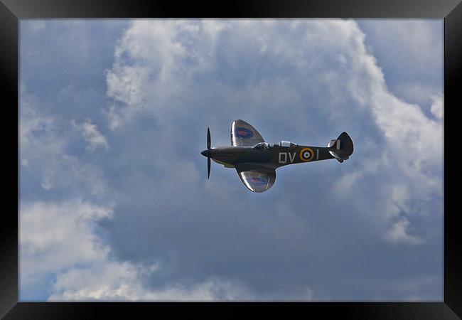 Spitfire Mk9 Framed Print by Graham Moore