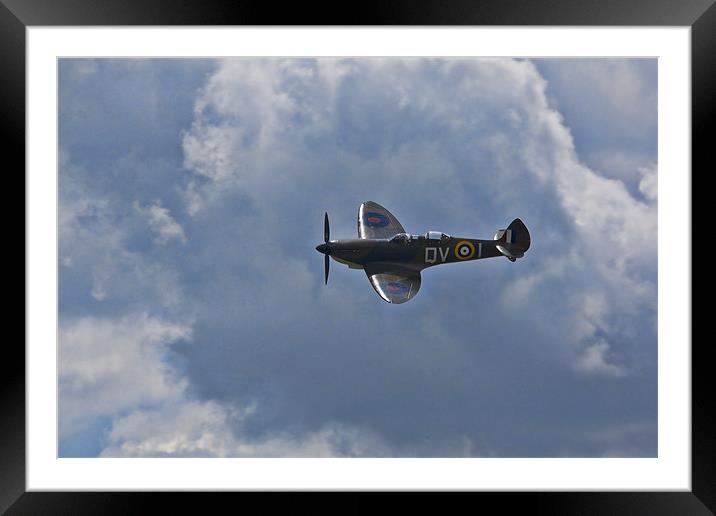 Spitfire Mk9 Framed Mounted Print by Graham Moore