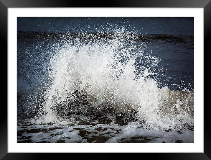 Breaking wave Framed Mounted Print by Graham Moore