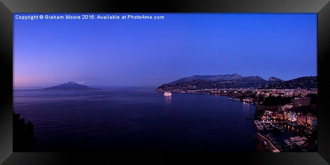 Sorrento night pan Framed Print by Graham Moore