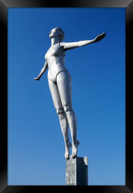 Diving Belle Statue, Scarborough Framed Print by Darren Galpin