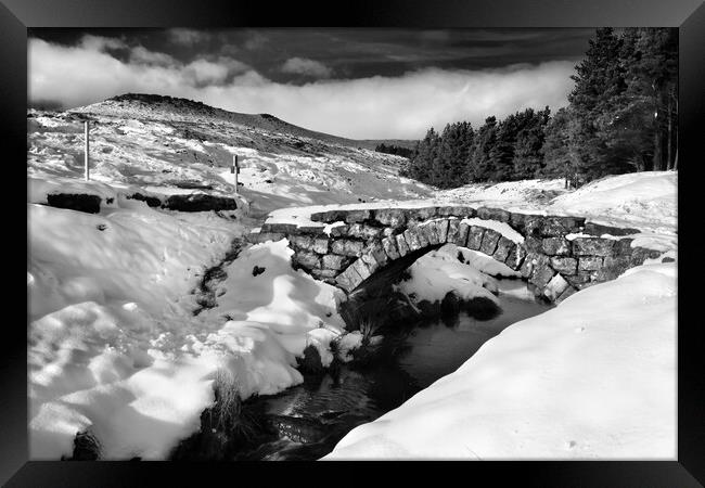 Burbage Valley Packhorse Bridge Framed Print by Darren Galpin