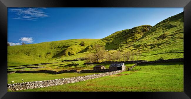 Peak District Countryside near Castleton Framed Print by Darren Galpin