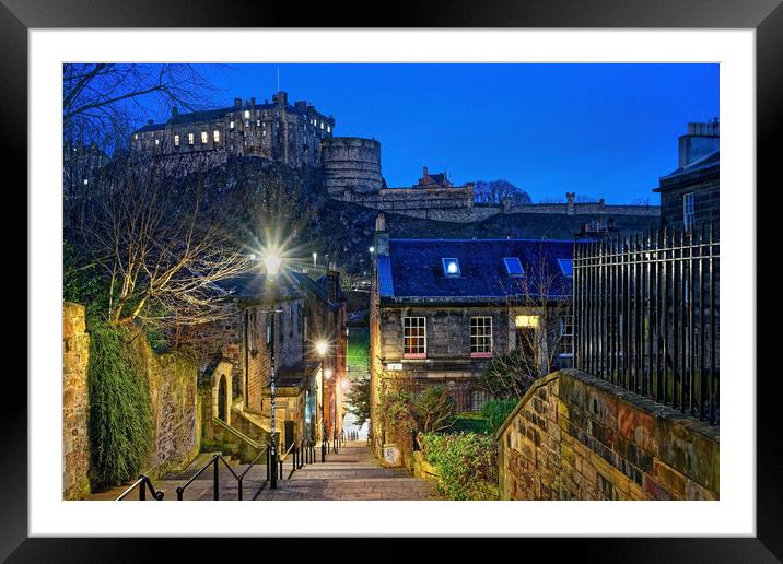 Edinburgh from The Vennel  Framed Mounted Print by Darren Galpin