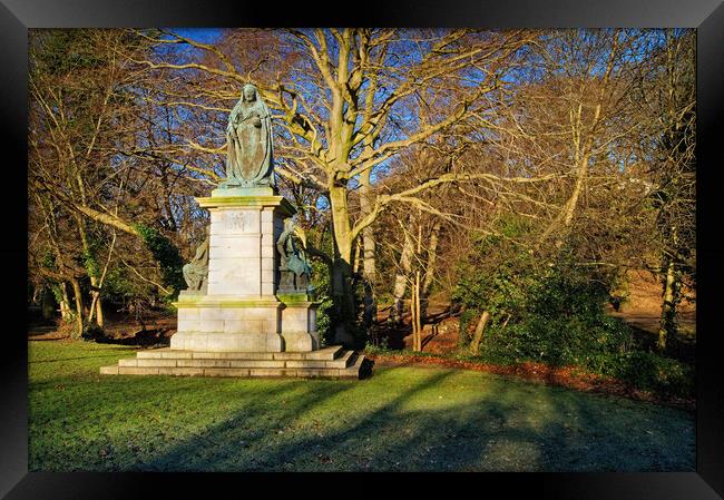 Queen Victoria's Statue, Endcliffe Park, Sheffield Framed Print by Darren Galpin