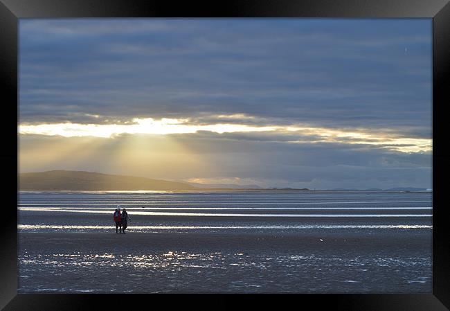 walkiing the dee, at dusk Framed Print by lol whittingham
