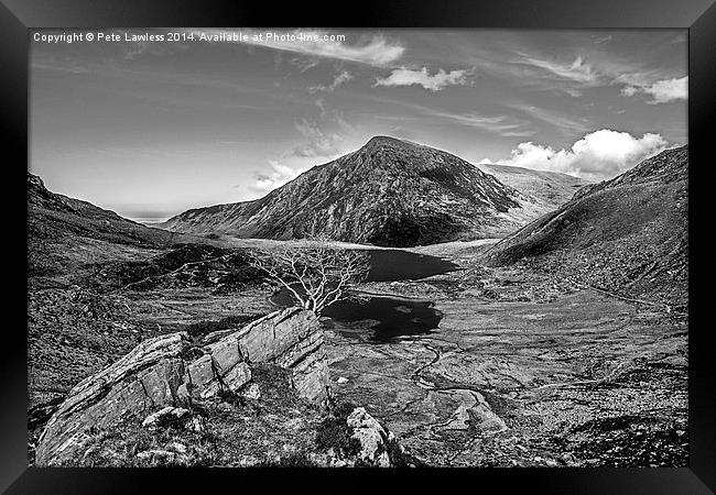 Llyn Idwal and Pen Yr Old Wen mono Framed Print by Pete Lawless
