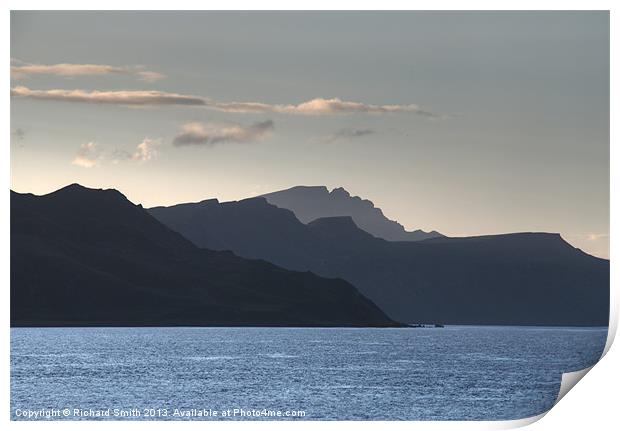 Dusk upon the Trotternish hills Print by Richard Smith