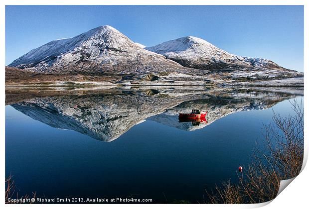 Loch Scavaig winter reflections Print by Richard Smith