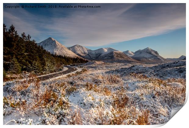 The red cuillin in winter Print by Richard Smith