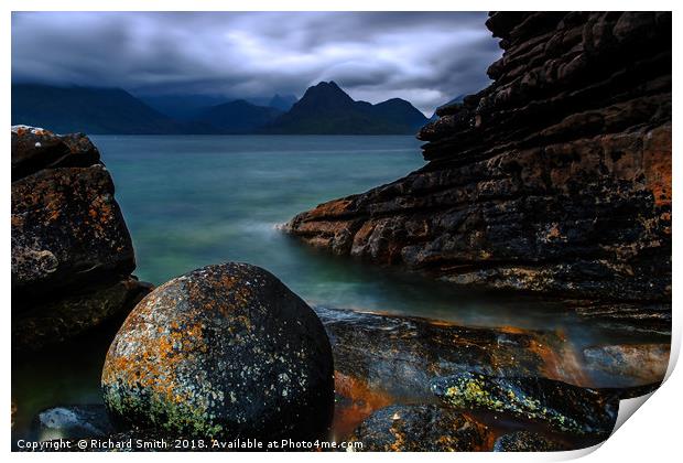 The round stone at Elgol Print by Richard Smith