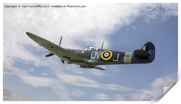 Replica spitfire Print by Alan Tunnicliffe