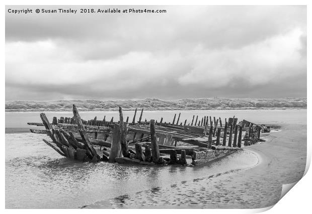 Southport shipwreck Print by Susan Tinsley