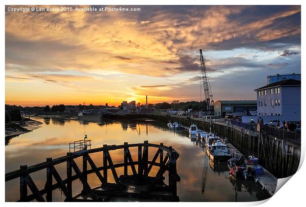 Littlehampton Sunset over the Arun River Print by Len Brook