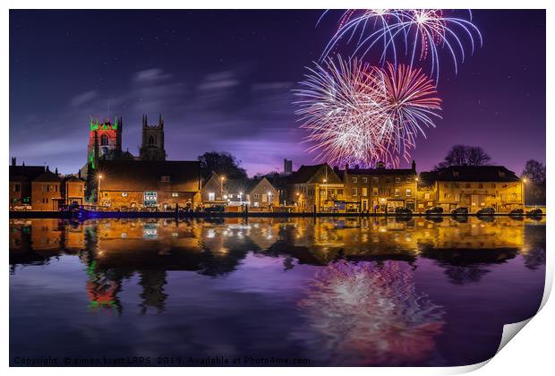 Kings Lynn firework display over town and river Print by Simon Bratt LRPS